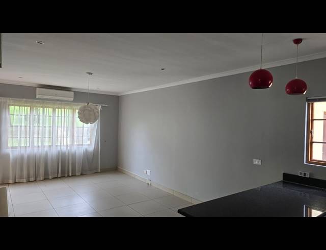3 BEDROOM SIMPLEX RENTED IN SIGNAL HILL